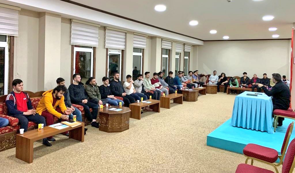 AnkaraKYGM's tweet photo. Ramazan-ı Şerif'in müjdecisi Berat Gecesi'ne bizleri ulaştıran Rabb'imize şükürler olsun. 🤲

Berat Kandili yurtlarımızda ibadet ve dualarla idrak ediliyor.

📍Hüseyin Gazi Yurdu
📍GSB Başkent_2 Yurdu
📍Tahsin Banguoğlu Yurdu https://t.co/Vix4rBMLaj