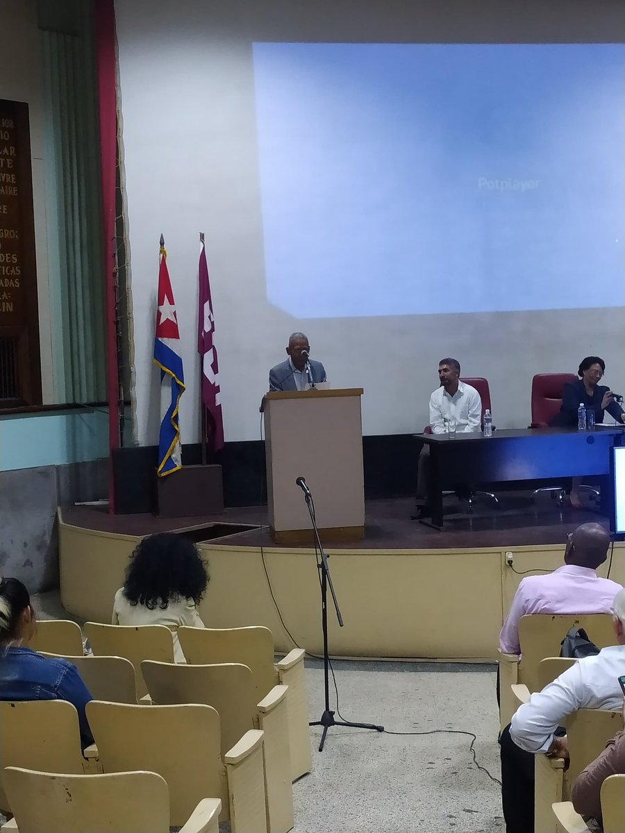 InSTEC_UH's tweet photo. ✍️🏻 Firma del Código de Ética por Cuadros de la Universidad de La Habana - UH.
📜 Realiza la Firma Símbolica, el cuadro más longevo de la universidad, el Dr. Juan Ayón, del InSTEC .
#InSTEC #OrgulloUH #CódigoDeÉtica
Abel Fundora Miriam Nicado https://t.co/THYIuCmrwT
