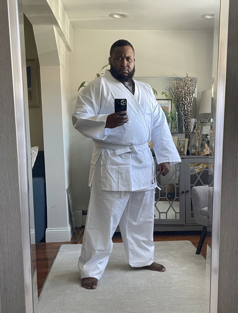 VyceVictus's tweet image. Started Karate today. 
I stood next to a 5yr old little girl on her 1st day. We learned the same steps &amp;amp; the Dojo Kun closing. I am 10x her size, seen horrors in my years I hope she will never even imagine. In that moment we were equal. Never felt such a gracious humility before