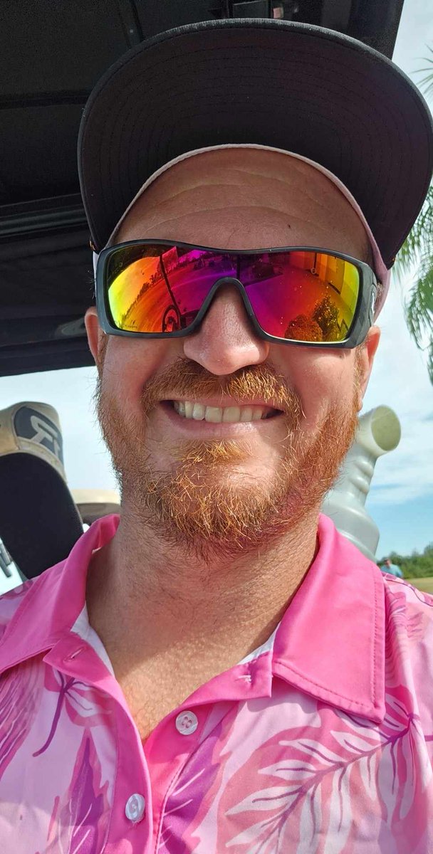 Round didn't go that well, but got some compliments on my pink @Shankitgolf shirt today. Look good feel good #shankitgolf #golf #doublebogeysfordays #Oakleysunglasses