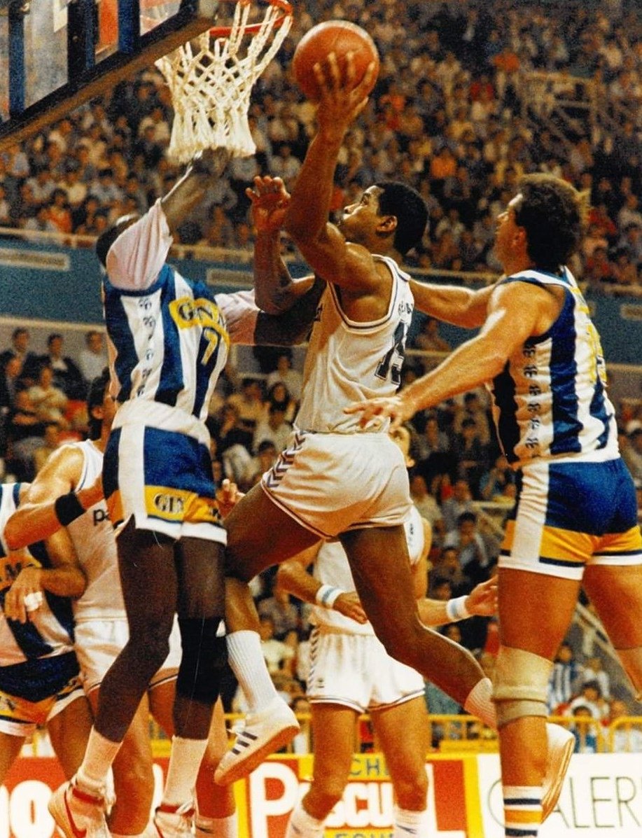 DeporteVintage's tweet photo. #LarrySpriggs #WillieJones & #MikePhilips 1986/87 #ACB 📷 Archivo Fornies https://t.co/7UYHFAQkyw
