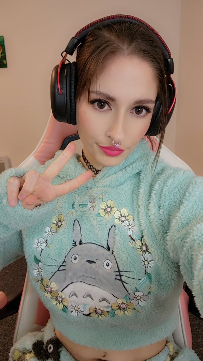 BlyssSteele's tweet photo. 🔴LIVE NOW on @joystickxxx (and stripchat if I can get it to work later) and I'm baaaaaaack!!!! We're playing Monty Python and the Quest for the Holy Grail!! It's a silly game for a silly return to streaming! Go easy on me for I forget how to slut. Hehehehe https://t.co/FkdES0VOt3