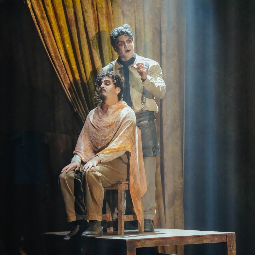 ¡Ú𝐋𝐓𝐈𝐌𝐀𝐒 𝐀𝐅𝐄𝐈𝐓𝐀𝐃𝐀𝐒 𝐄𝐍 #𝐒𝐰𝐞𝐞𝐧𝐞𝐲𝐓𝐨𝐝𝐝𝐌𝐞𝐱! 💈❤️‍🔥

Ven por la tuya,  #HOY 19:30 h 🔪🩸

Quedan sólo 5 funciones para experimentar la afeitada más al ras, con el famoso barbero de la #CalleFleet. 🎭✨

Compra tus boletos AHORA, link en nuestra Bio 🎟️