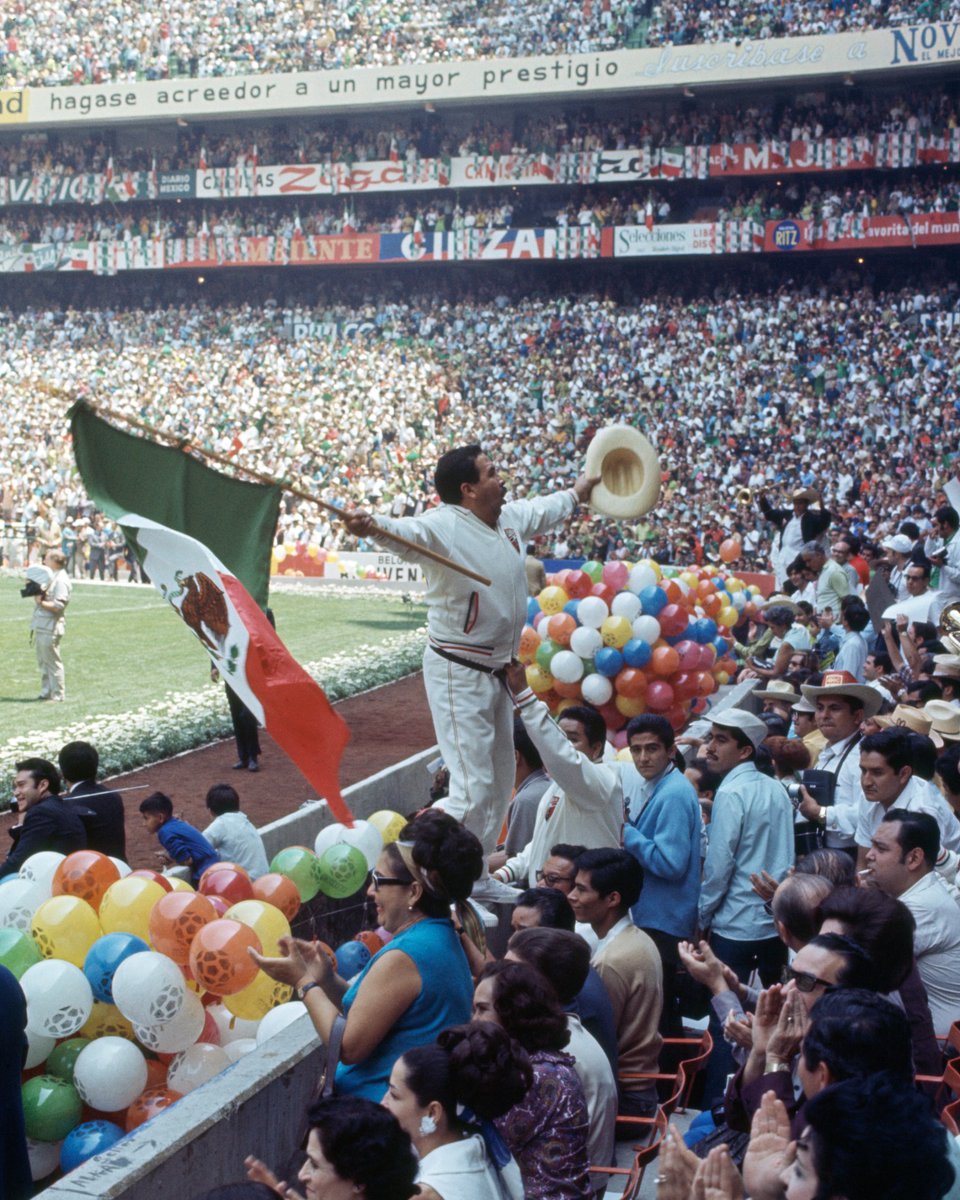 Cada vez falta menos para ver flamear la 𝐁𝐚𝐧𝐝𝐞𝐫𝐚 𝐝𝐞 𝐌𝐞́𝐱𝐢𝐜𝐨 en una nueva #CopaMundialFIFA. 🇲🇽😍

@miseleccionmx  | #Somos26