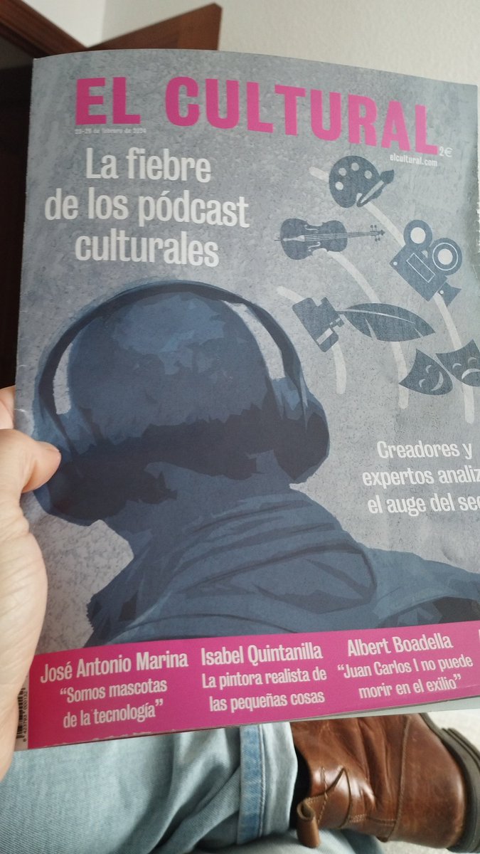 fernavarro17's tweet photo. Recuerdo las cervezas que tomé con @ACardenalR para hablar por primera vez del proyecto @SofaSonoro. Hace ya años. Hoy es un podcast premiado y convertido en programa en @La_SER. En @elcultural como uno de los podcast culturales de referencia en España. Orgullo de ser del Sofá. https://t.co/FHIeiDAsAu