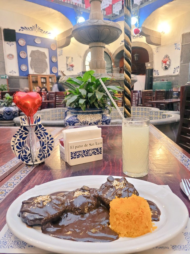 Quien disfruta la cuaresma? con unas tortitas de camarón en mole poblano con sus nopalitos, arroz canario y una refrescante Limonada !!! <a href="/Patio_SanLuis/">ElPatioDeSanLuisPuebla</a>