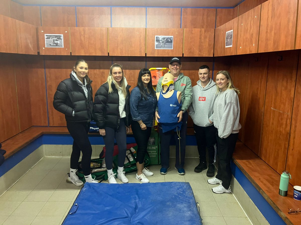 Our Medial Team held a free two hour workshop for fellow local club medics this morning at the Dunraven Brewery Field 🩺 Big thanks to @pencoedrfc @BeddauRFC @crosskeysrfc and @KenfigHillRFC for joining us! 🔵⚪