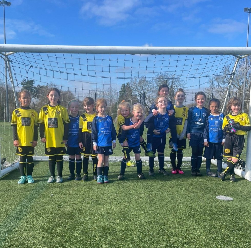Our u7Boys &amp; U7Girls had fun in the Prestonia 🌞 sun this morning in their matches against Kingsfold &amp; 
<a href="/fc_springfields/">Springfields Fc</a> 
 
Great to see plenty of smiles and friends on &amp; off the pitch despite being on opposing sides...How it should be! 😊

#WeOnlyDoPositive
#PraiseNotPressure