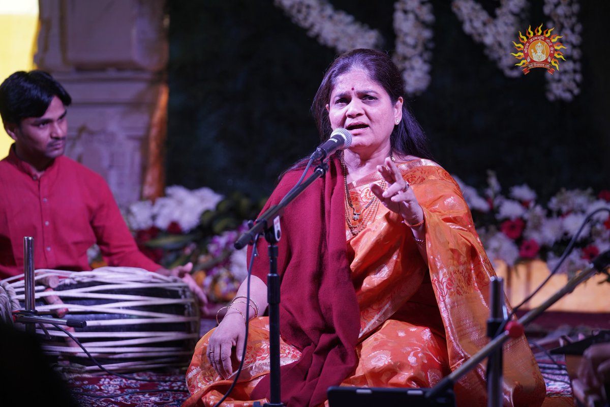 ShriRamTeerth's tweet photo. जगविख्यात गायिका श्रीमती देवकी पंडित ने आज प्रभु श्री रामलला सरकार के समक्ष सुंदर भजनों तथा शास्त्रीय गायन के माध्यम से अपनी भावपूर्ण राग सेवा अर्पित की। https://t.co/Lp7PEBDDHj