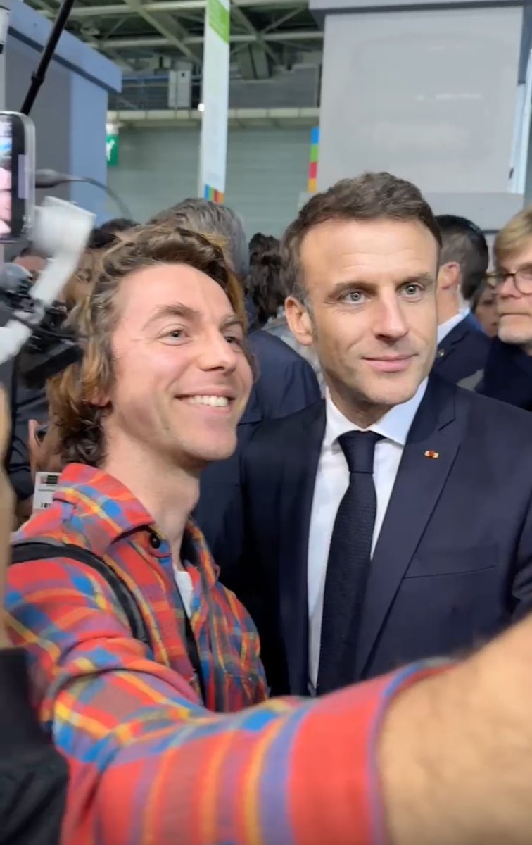 Maxime_Boudet's tweet photo. 🚨 Ah oui c’est vrai : les jeunes détestent @EmmanuelMacron ! 

— Fin de la blague. 🤡 https://t.co/KTdiNPpcW8
