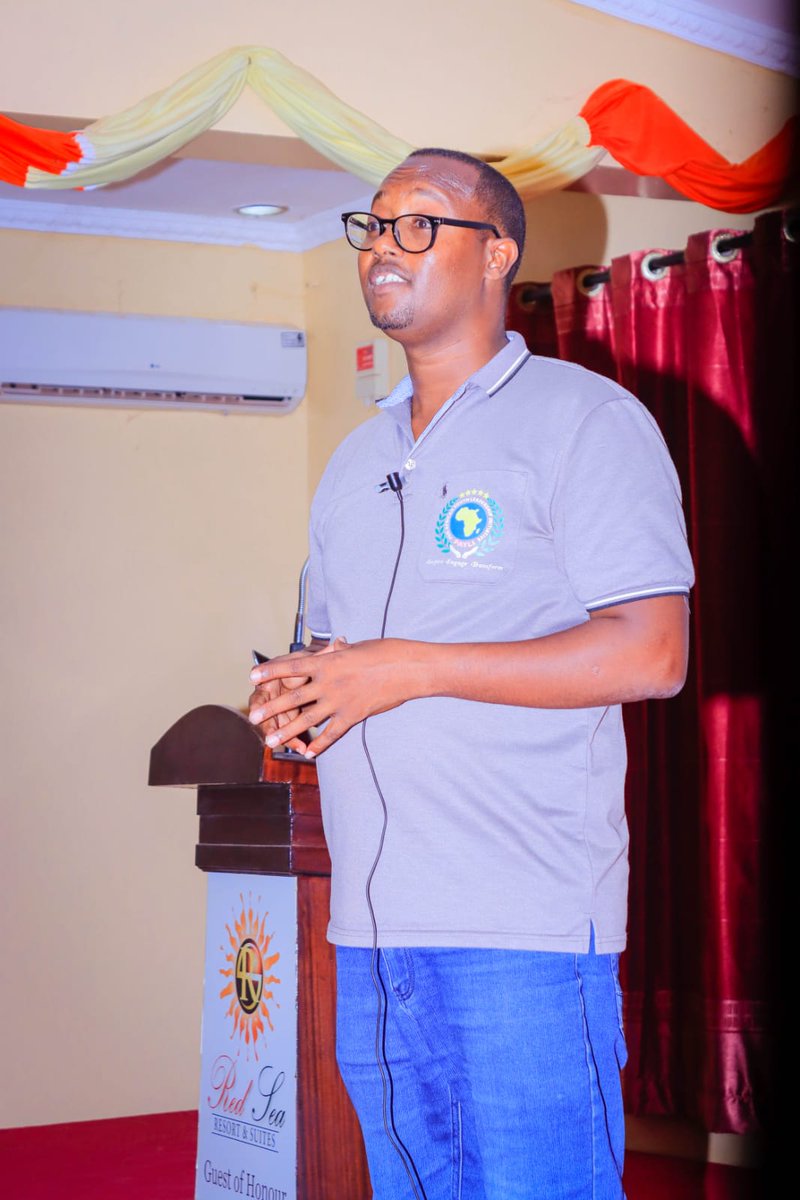 paylinitiative's tweet photo. .....Director Youth ,Sports &amp; Talent Development, Mandera County, accompanied by his Deputy Director, Madam saadia. The one month intensive training at the Youth Hub Mandera aimed to boost digital skills among Youth for better job opportunities. 
#Digitalliteracy https://t.co/sSMg6G77dO
