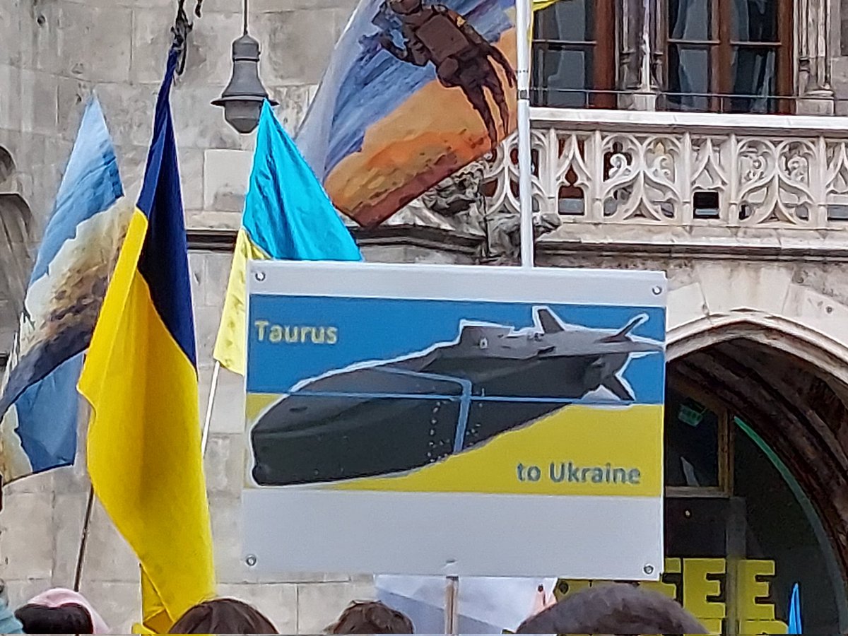 Lupine12345's tweet photo. Munich #M2402
#StandWithUkraine
#ArmUkraineToWin
#TaurusForUkraine https://t.co/crSCn92Nmg