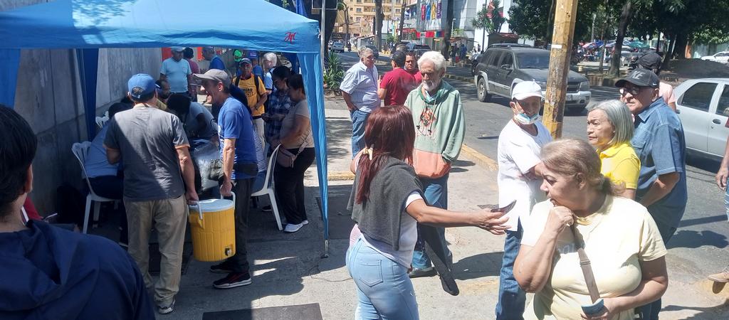 Untcparaiso's tweet photo. #23Febrero La Parroquia #Paraiso dijo SÍ a la unidad SÍ al trabajo en equipo SÍ al #600k con @MariaCorinaYA trabajando por #Caracas y por #Venezuela Corina ESPN Bulla Loca Miss Venezuela Maluma 
@goyocaribash @UNT_Caracas  @partidoUNT @Untcparaiso @untenlacalle @UNT_InterVE https://t.co/BUQDYHIgeF