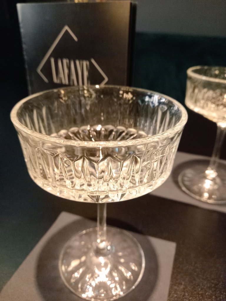 Sergej_Ivanov's tweet photo. Martini, Tapas variadas , Estrella Galucia Cerveza

@ #LaFaye  Bad Soden https://t.co/jgIxQMxYR2