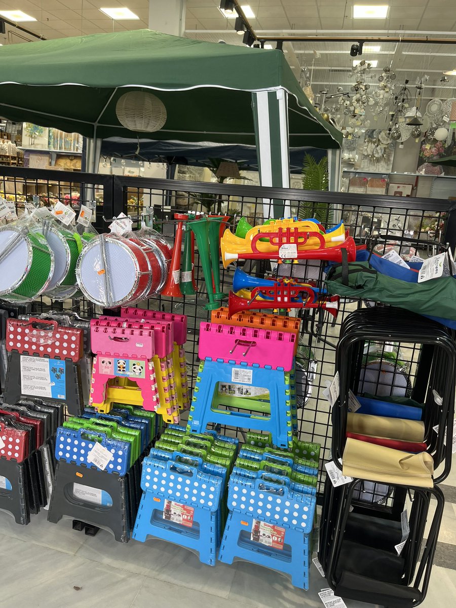 pivadecai's tweet photo. Pack semanasantero en el shino de mi barrio. Tambores y trompetas porculeras y sillas plegables. Cofrades a la calle🤣🤣🤣🤣🤣🤣🤣🤣

#Cádiz #globalizacion #semanasanta #topalante #carnavalchiquito https://t.co/YJhPAJJm1h