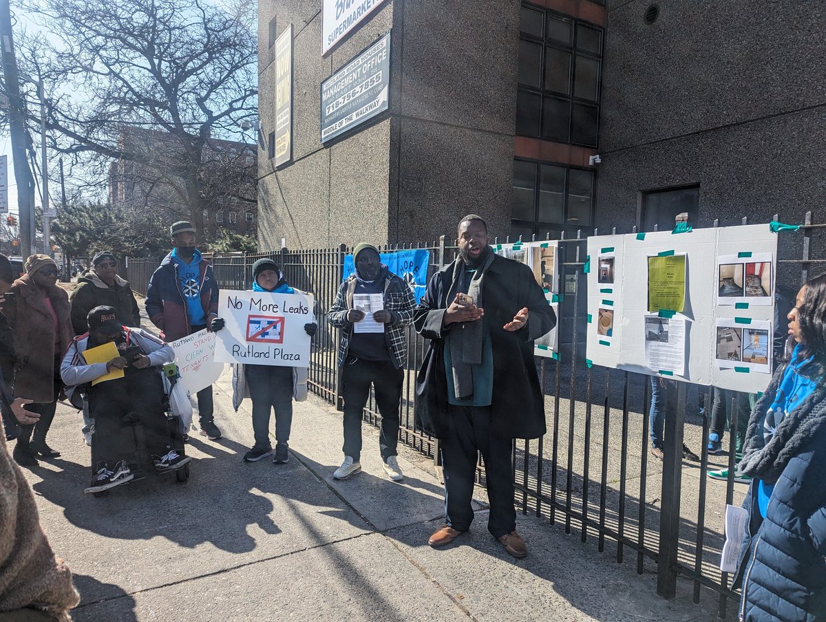 Thank you @MoniqueForNY for joining in support of Rutland Plaza Tenants and their campaign for better conditions & to stop #renthikes! We need our elected leaders to stand up for #tenantsrights & amplify our demand for management to meet with ALL tenants and hear our demands!