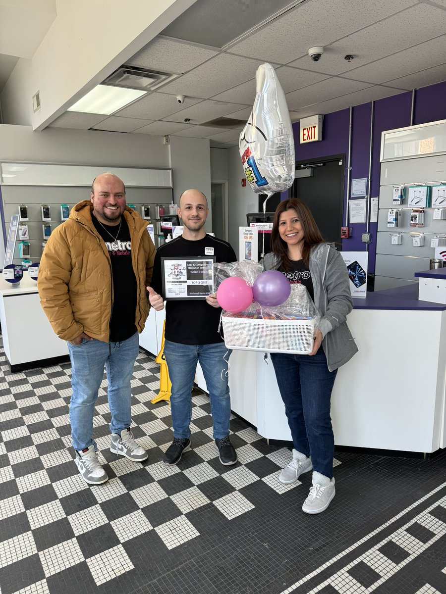 Eduardo Orozco (@eddie_oro_) on Twitter photo Congrats to the Salah Family Team for TAL Wireless on Finishing as The Top Ranked Express store in Chicago for January and Top 1% Nationwide!! <a href="/LizMorelos3/">Liz Morelos</a> <a href="/WinstonAwadzi/">Winston Awadzi</a> <a href="/thayesnet/">Terry Hayes</a> #Metrobytmobile #nadayadayada #GritTour #SouthShore Congrats to the Salah Family Team for TAL Wireless on Finishing as The Top Ranked Express store in Chicago for January and Top 1% Nationwide!! <a href="/LizMorelos3/">Liz Morelos</a> <a href="/WinstonAwadzi/">Winston Awadzi</a> <a href="/thayesnet/">Terry Hayes</a> #Metrobytmobile #nadayadayada #GritTour #SouthShore