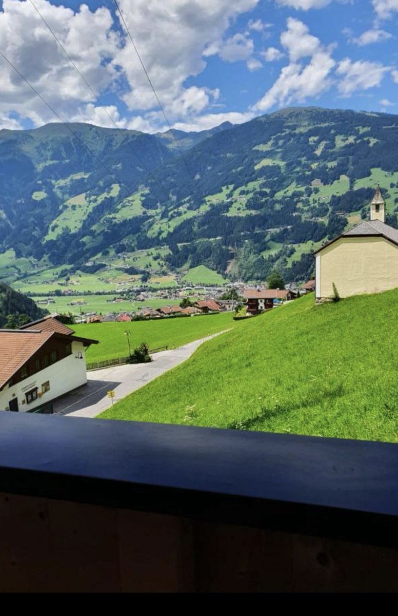 askmg4's tweet photo. من اجمل الاطلالات على وادي #زيلرتال #النمسا 🇦🇹 شقة ب 3 غرف 🏚 Gästehaus Flörl 1 ببلدة زيلر ام زيلر Zell am Ziller تبعد عن #زيلامسي 85 كيلو الشقة بمكان مرتفع على الوادي اذا انت من محبى الاطلالات البانورامية 🌲لايفوتكم 👌🏻هالشقة والزحليقة الصيفية والنهر قريبة 👍🏻
رابط الحجز 👇
https://t.co/x4wmN0ogx6