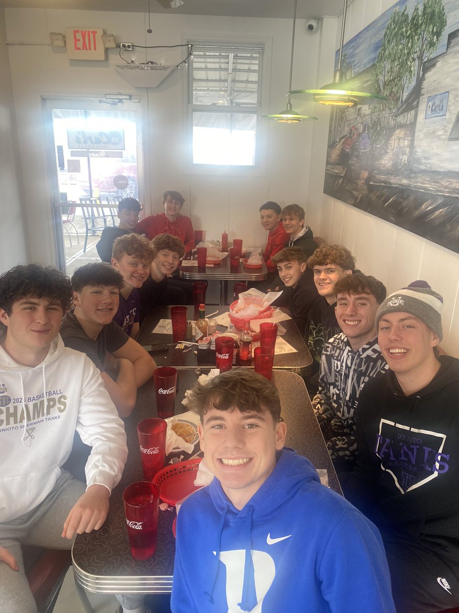 Thank you to Carl’s Townhouse for helping us get ready for tonight’s game!