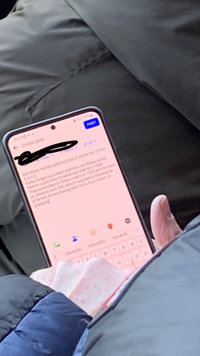 By far the Best thing I seen at the match today, poor bloke was fucking FURIOUS, oui oui #SAFC