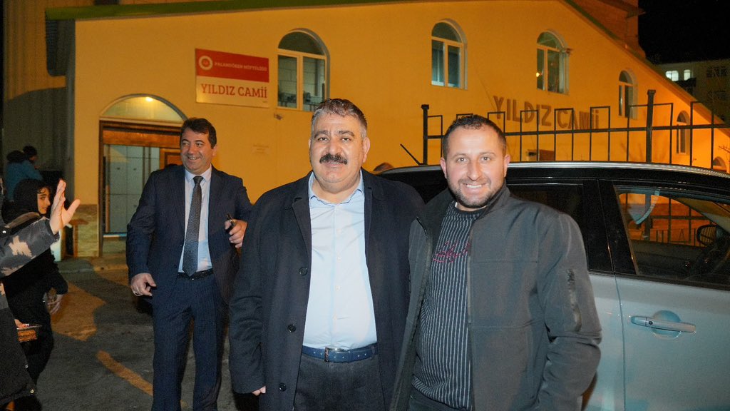 • Yıldız Caminde düzenlenen Berat Kandili Programına katılarak, komşularımıza kandil simidi ikramında bulunduk. 
Rabbim bu mübarek gecenin hürmetine yaptığımız duaları kabul buyursun; rahmeti, bereketi ve lütfuyla bizleri kuşatsın inşallah…