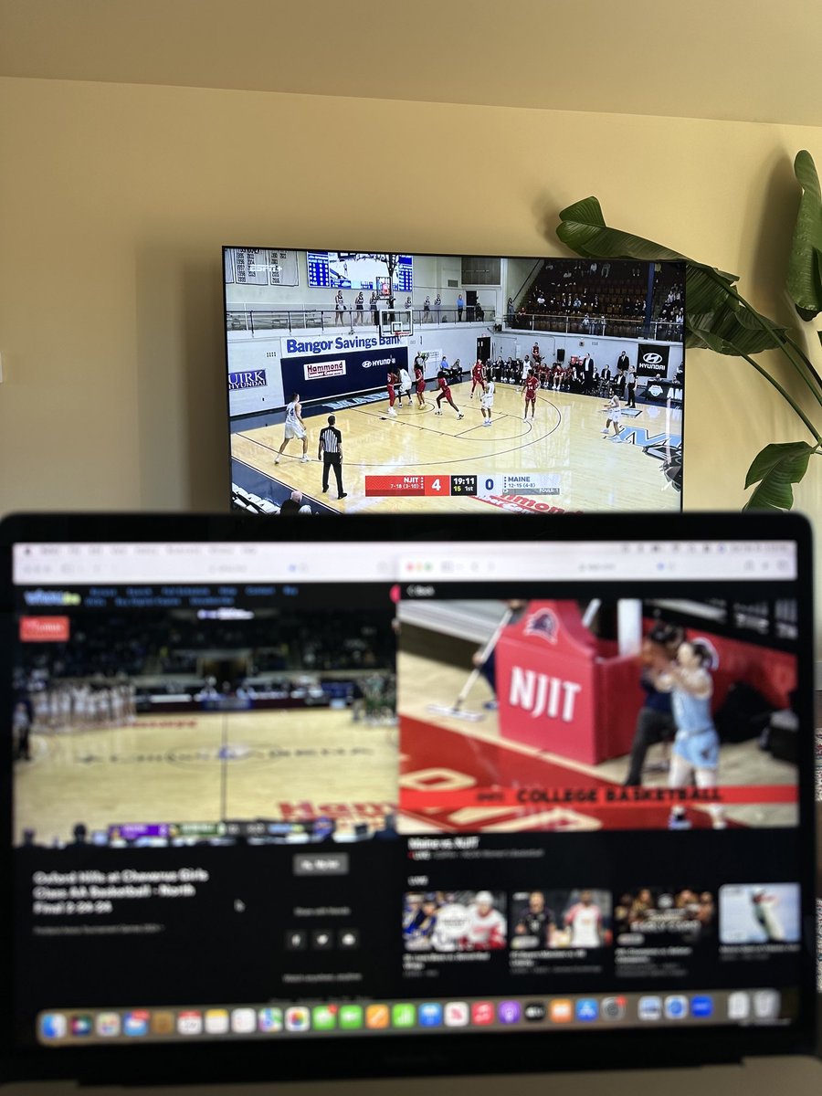 mainejeff's tweet photo. Yikes! #SaturdayHoops https://t.co/sVl2UmfFtd