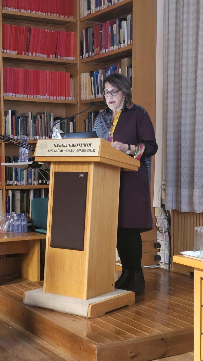 Η Ερευνητική Μονάδα Αρχαιολογίας (ΕΜΑ) <a href="/ARU_UCY/">ARU.UCY</a>  του Πανεπιστημίου Κύπρου <a href="/UCYOfficial/">University of Cyprus</a>  κλείνει φέτος 33 χρόνια από την δημιουργία της και παράλληλα 30 χρόνια λειτουργίας στο εμβληματικό κτίριο της οδού Γλάδστωνος. Τα 33 αυτά χρόνια η Μονάδα έχει προσφέρει πολλά στην Κυπριακή