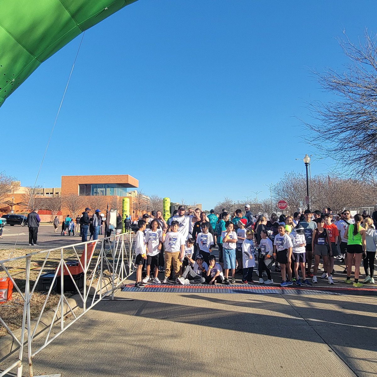 On Saturdays we run! <a href="/CortezLupe1/">Guadalupe Cortez </a> @CharlieGarciaFW!#CowtownKid5k 🖤💛🦅