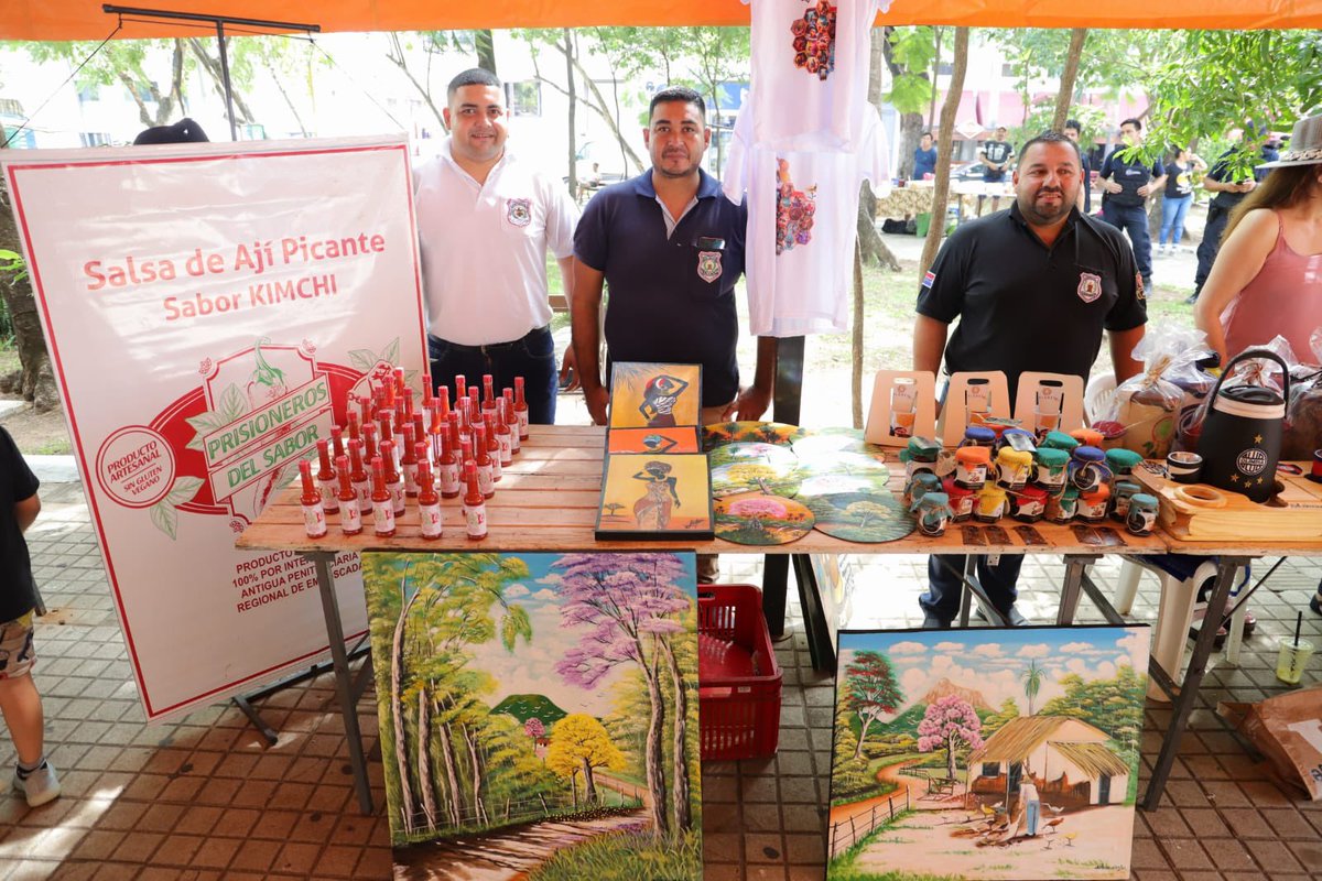 MJusticiaPy's tweet photo. ¡Vení a la plaza O’Leary hoy! 🧉🇵🇾💐

Hasta las 16:00 estará la feria #LatentePy con todos los productos hechos por #PPL de las penitenciarías del país.

Encontrarás equipos de tereré forrados, prendas de vestir, accesorios de cuero, aderezos y más 🙌🏼

#GobiernoDelParaguay https://t.co/vHpdSLclvA