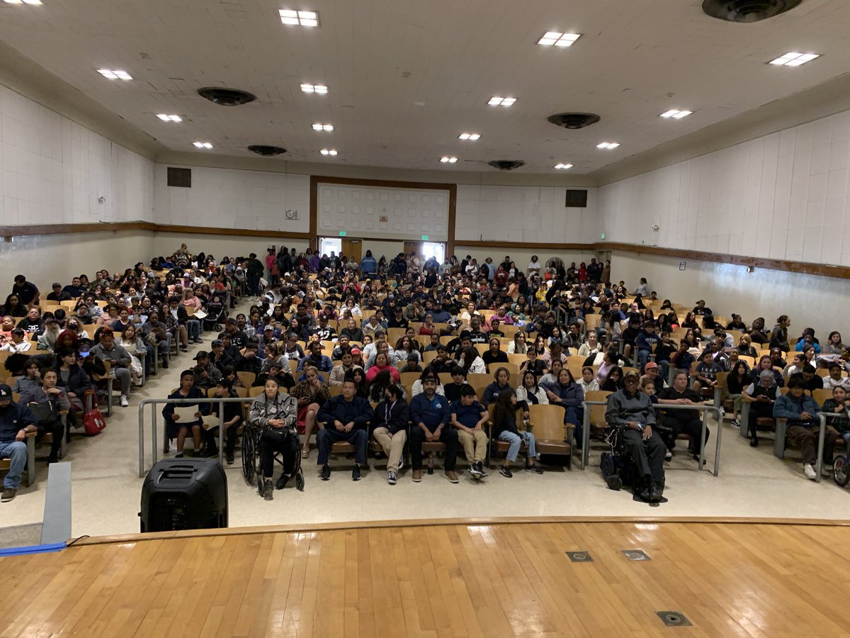 On Thursday night our @LindberghStemLB community came together to celebrate our scholars’ academic achievements! We had a full house!!! I’m so proud to have an opportunity to witness all-around greatness! #TogetherWeRise #ProudtobeLBUSD #CommunityEngagement #CommunitySchool