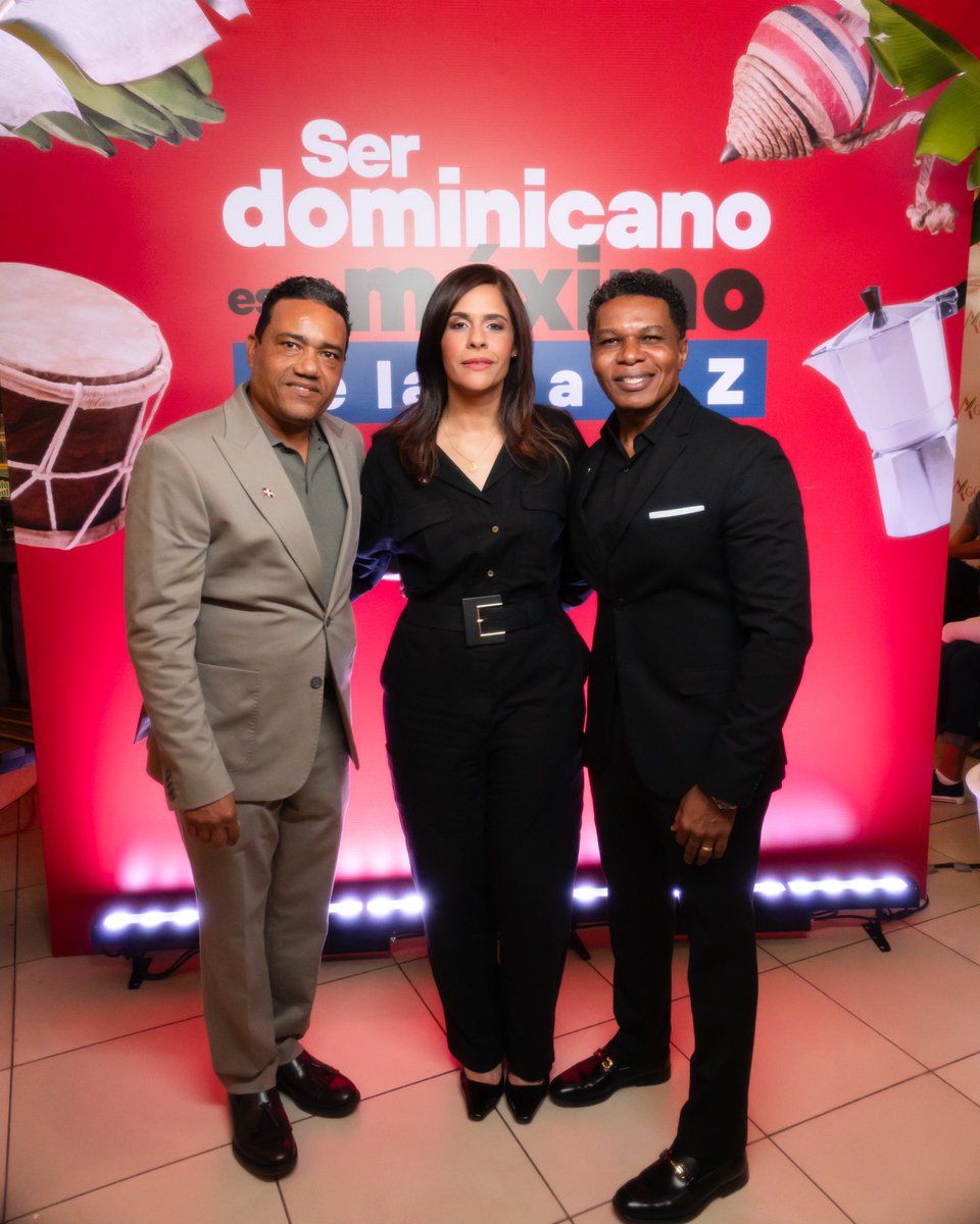 JumboRD's tweet photo. Ayer celebramos el lanzamiento de nuestro libro colección de palabras y expresiones dominicanas.🇩🇴❤️ 

Descarga el libro en nuestra página web: 👇🏻🇩🇴 https://t.co/iQvXb5UmD4 https://t.co/2ZNb1Ek0Dh