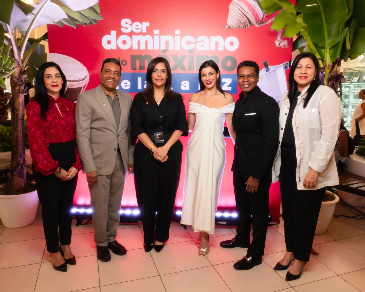 JumboRD's tweet photo. Ayer celebramos el lanzamiento de nuestro libro colección de palabras y expresiones dominicanas.🇩🇴❤️ 

Descarga el libro en nuestra página web: 👇🏻🇩🇴 https://t.co/iQvXb5UmD4 https://t.co/2ZNb1Ek0Dh