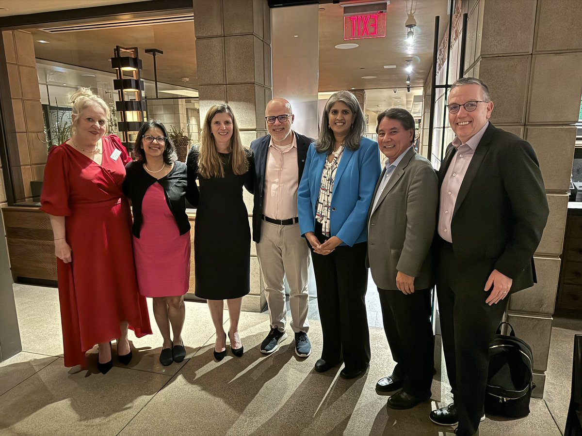 AST leaders with HHS-HRSA Associate Administrator Dr. Suma Nair at the Society’s Past President’s Dinner at #CEoT2024.