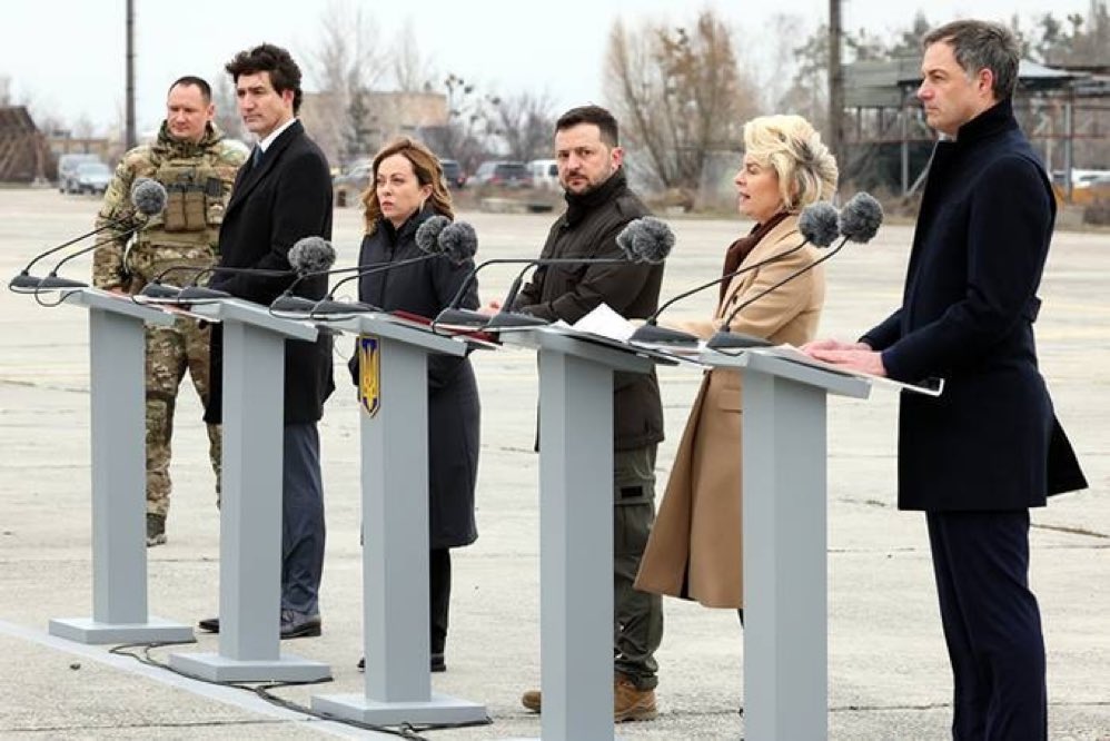 AlertaNews24's tweet photo. 🇺🇦 GUERRA UCRANIA-RUSIA 🇷🇺

🔴 2 AÑOS DESPUÉS.

"No se puede destruir nuestro sueño"

El presidente Zelensky llama a Ucrania a luchar por la victoria en el segundo aniversario de la invasión rusa. https://t.co/LoW8pe3Gjj
