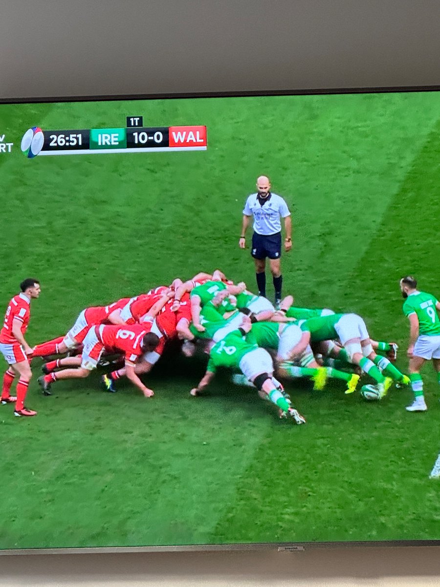 O’Mahoney driving his man towards the touch line 😂