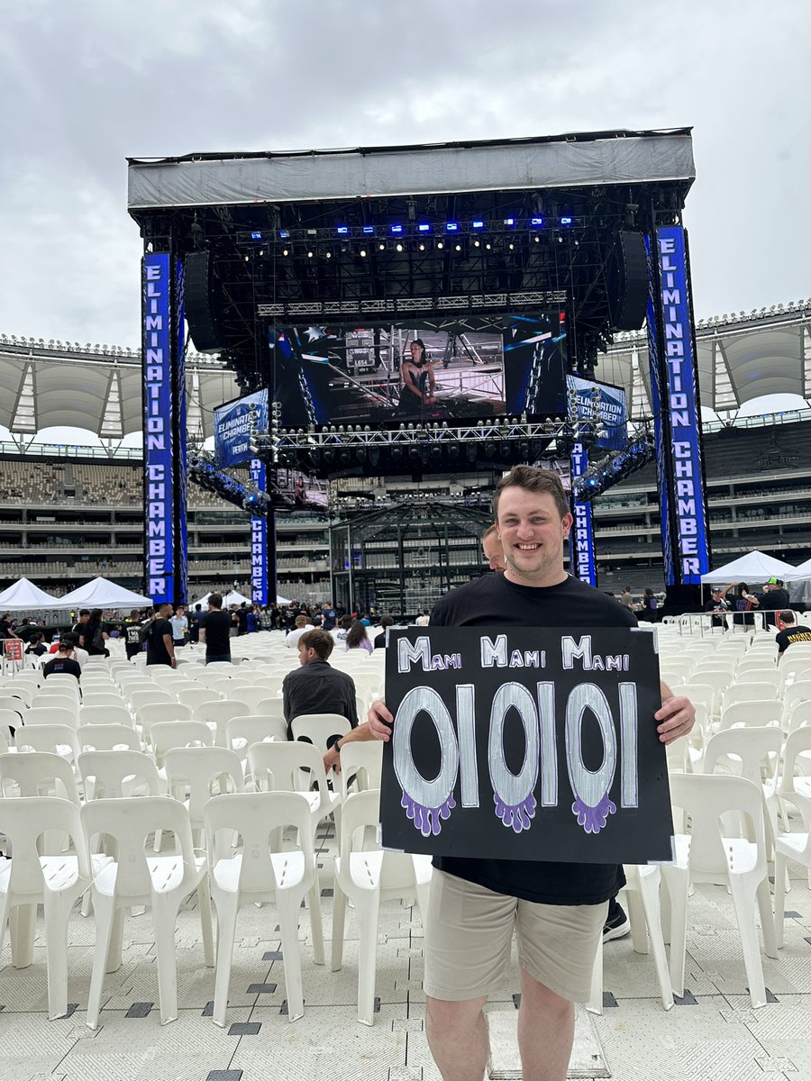 fredbimp1's tweet photo. PLEASE come back to Australia, we LOVE you WWE!!! #WWEChamber https://t.co/xyK0Awooa2