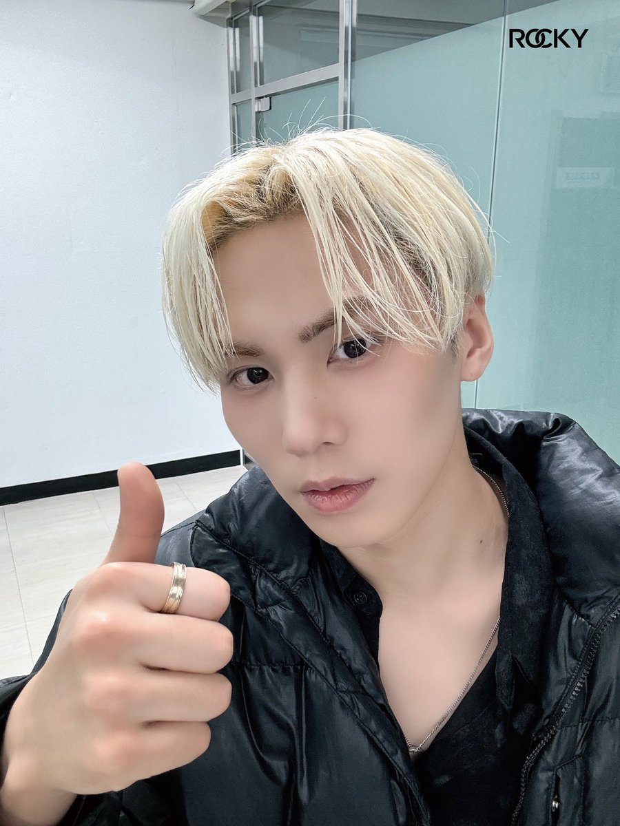 NaiaPart2's tweet photo. 생일 축하해요🎉
라키의 무대를 다시 볼 수 있어서 기뻐요❣️
오늘부터의 1년도 많이 만나요🍀

ALL ROUNDER ROCKY DAY
#25thSeasonWithRocky
#하모가_사랑하는_라키_생일축하해요 https://t.co/FTHKZqEYPN