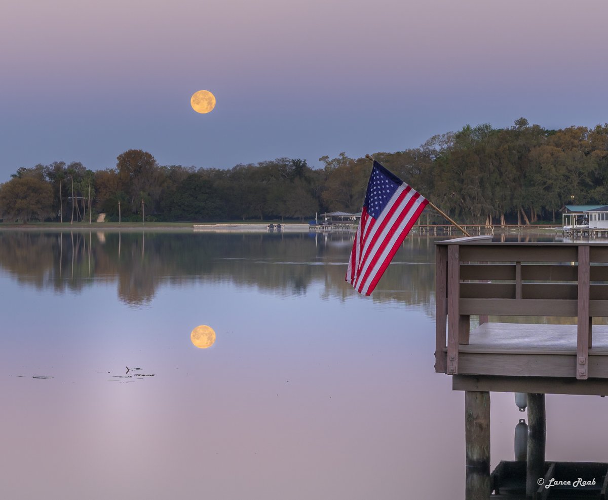 The "Snow Moon" setting over our lake on this beautiful morning in #Tampa.