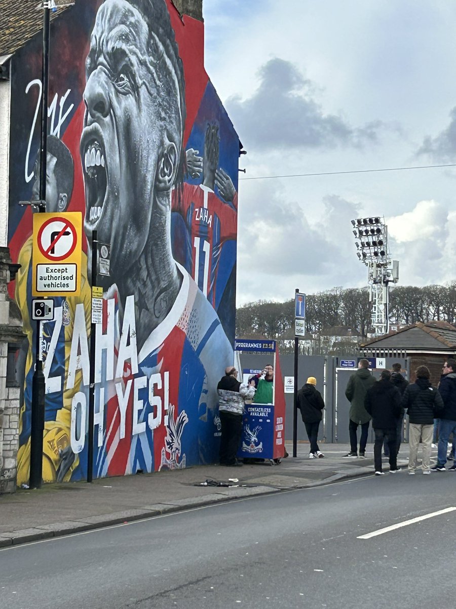 Matchday! Potje voetbal kijken @ Selhurst Park. Crystal Palace - Burnley #crybur 

Thanks <a href="/groundhopticket/">Groundhopticket</a> voor het fixen van de kaartjes. Top!