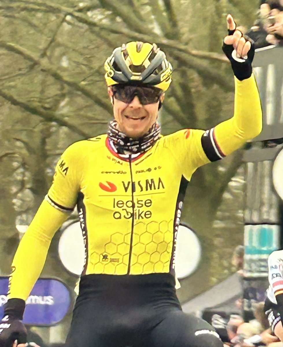 Supertraag's tweet image. Eindelijk! Feest gedverdemme! 🥳 @JTratnik @vismaleaseabike #Omloophetnieuwsblad #omloop