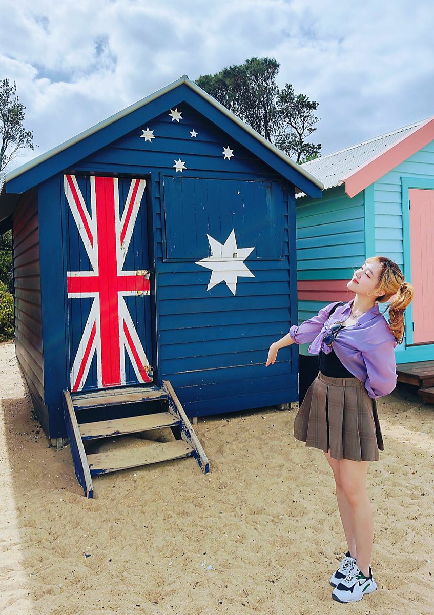 M20230724's tweet photo. When my dream comes true✨🇦🇺
#オーストラリア留学　#オーストラリア #メルボルン #メルボルン留学 #群馬大学 #群馬県　#大学生　#帰国子女 #マルチリンガル #語学 #English #小椋美佳　#Melbourne #Australia #澳大利亚 #墨尔本 #海 #BrightonBathingBoxes https://t.co/VwuFFnh8hl