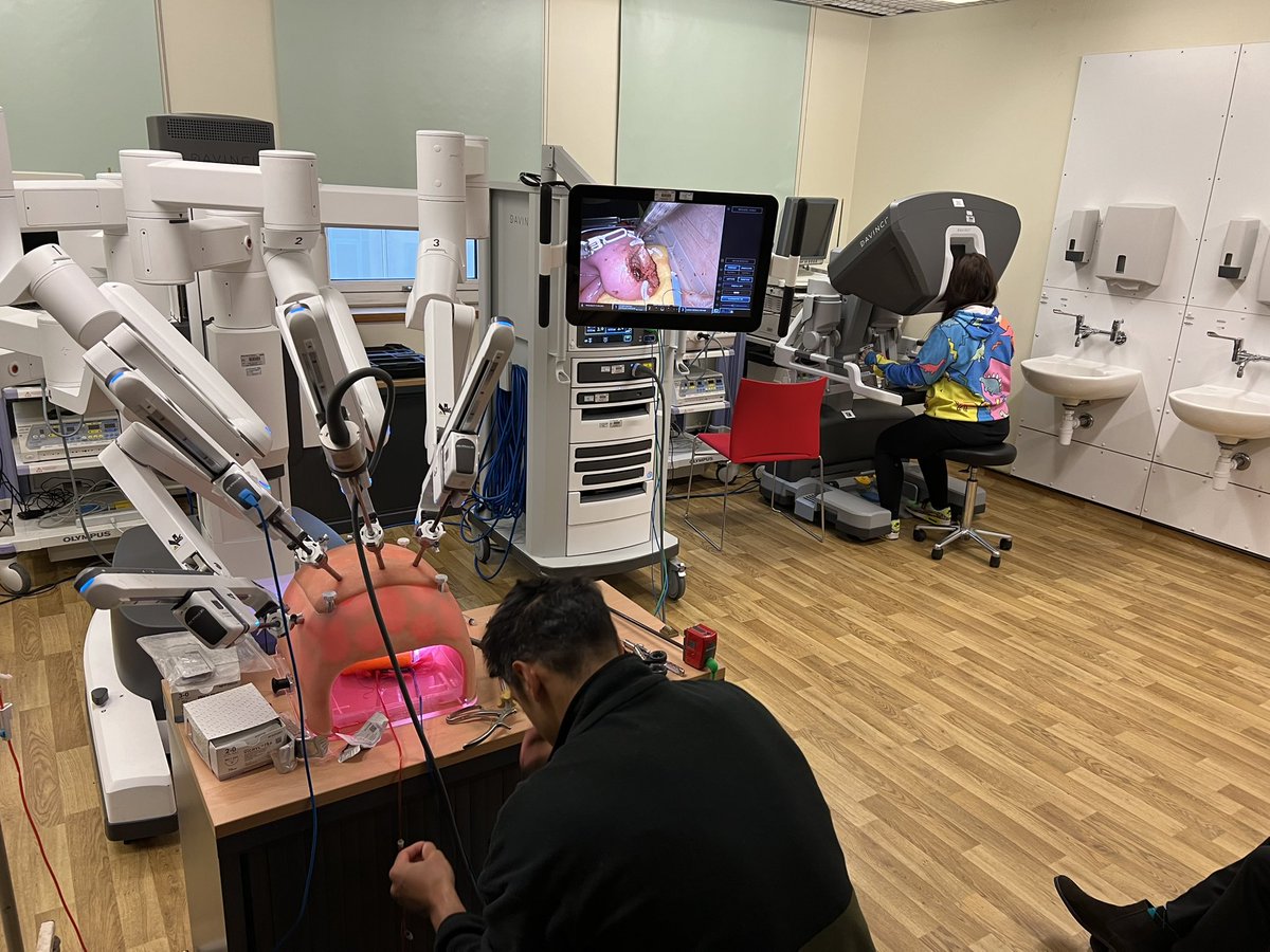 Mark Yao (@marky_urol) on Twitter photo Fantastic day <a href="/GSTTnhs/">Guy's and St Thomas'</a> for a day of robotic partial nephrectomy training- hydrogel models, live case, great teaching from <a href="/benchallacombe/">Ben Challacombe</a>, and so many robots! Fantastic day <a href="/GSTTnhs/">Guy's and St Thomas'</a> for a day of robotic partial nephrectomy training- hydrogel models, live case, great teaching from <a href="/benchallacombe/">Ben Challacombe</a>, and so many robots!
