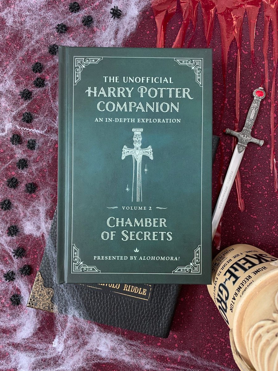 Tom Riddle helped Ginny Weasley write Harry a poem: yes or no? 🤔
Find out this and more in @AlohomoraMN’s “The #Unofficial Harry Potter Companion: Volume 2 - Chamber of Secrets.”

Buy your copy today:
unofficialharrypottercompanion.com

#UnofficialHarryPotterCompanion #WizardingWorld