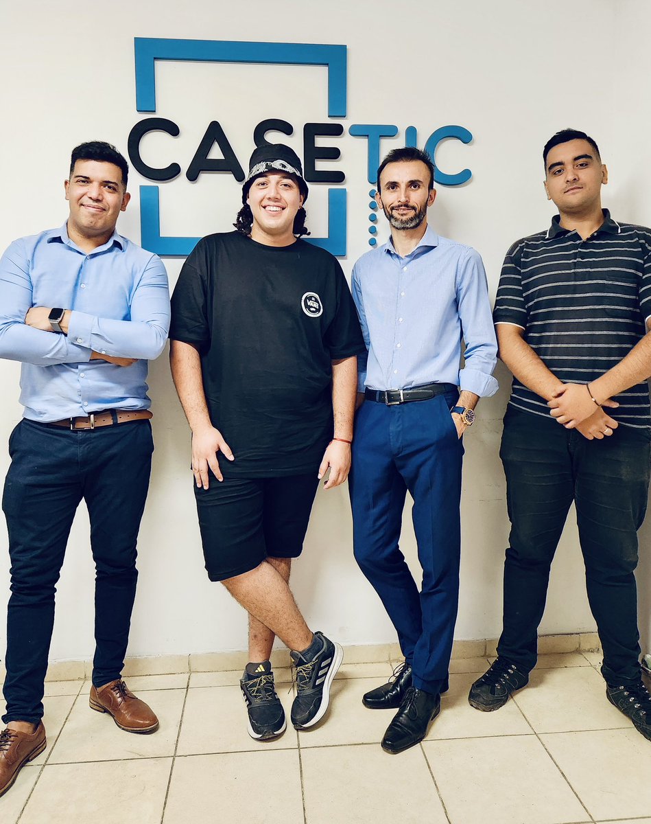 Deportes electrónicos (eSports) Qué alentador conocer a @ismamansurr, gran referente nacional e internacional que está posicionándose a base de ligas y competencias que convocan a personas de muchos países. 
Igual que Fresquito (Franco), tremendo caster de grandes cualidades.