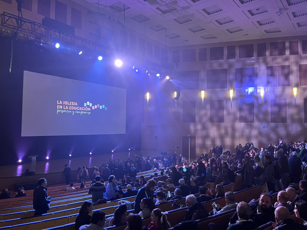 Continuamos en #laiglesiaenlaeducacion #Congreso2024 , sesión conjunta de todos los ámbitos educativos <a href="/episcopaleyc/">Comisión Episcopal | Educación y Cultura</a>  #unidossomosmas #crecemosjuntos