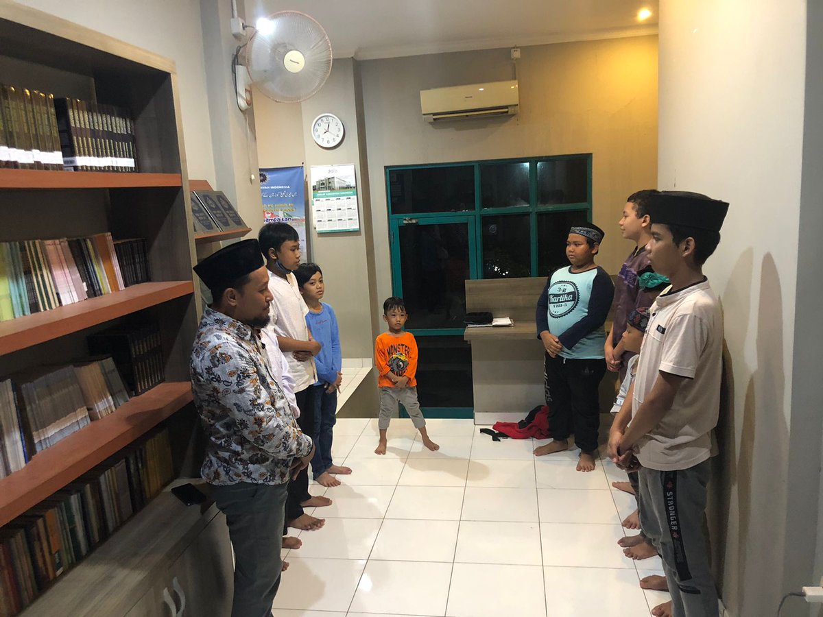KhuddamLA's tweet photo. Pekan Athfal Lenteng Agung, Alhamdulillah banyak Athfal yang hadir dan antusias dalam kegiatan ini. #khuddamconnect #pekanathfal #infokhuddam #infoathfal https://t.co/QVVG20vH1v