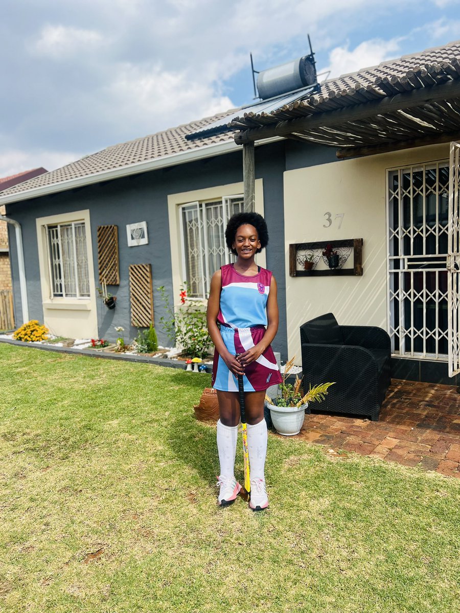 TUMI02GP's tweet photo. Being a 2nd child means having big shoes to fill.Especially when u have Ms Naledi to chase. No better way to do it than thru self-determination.
Made u/14 hockey team. 1st away game in Fochville. Scored opening game, even if u lost the game.Loving it for Ms Lesedi❤️
#BeingDaddy https://t.co/9el4ZS9Zg8