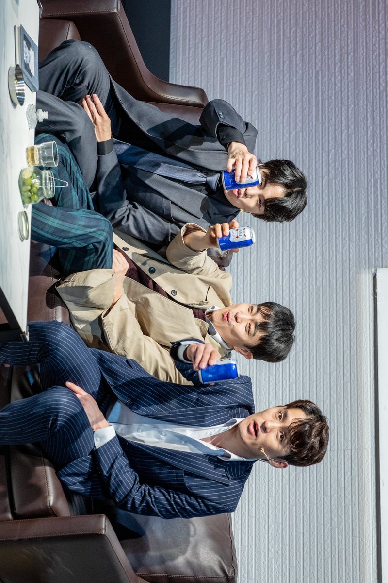 RUNG_memory's tweet photo. 240224 밤 연극 <아트> 
마크 #박은석 배우님
이반 #박정복 배우님
세르주 #최재웅 배우님

건배애ㅐㅐㅐㅐㅐ~🍻🍻🍻 https://t.co/5GPeMnJ3AZ