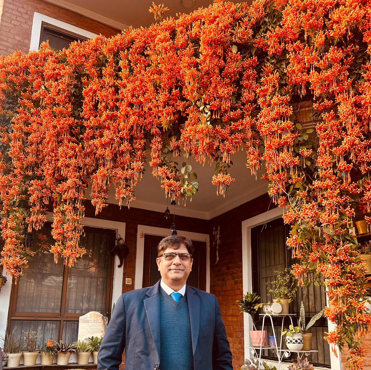 spm0809's tweet photo. फुलको आखांमा फुलै संसार। https://t.co/1Q3UxmfLVJ
