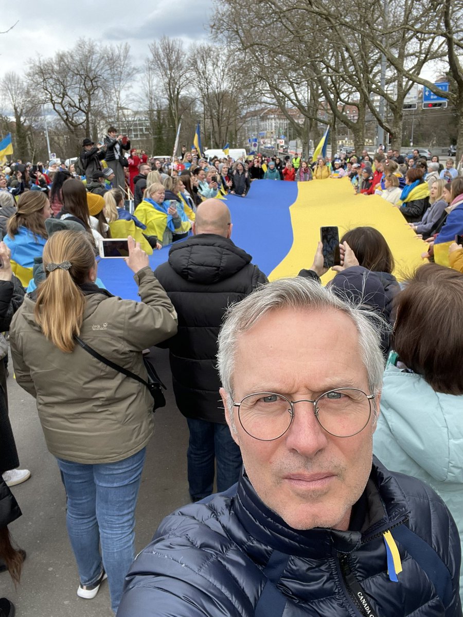 Patrick Wittmann (@ambwittmanncan) on Twitter photo Standing in solidarity with Ukraine today in Bern. En solidarité avec l’Ukraine Standing in solidarity with Ukraine today in Bern. En solidarité avec l’Ukraine